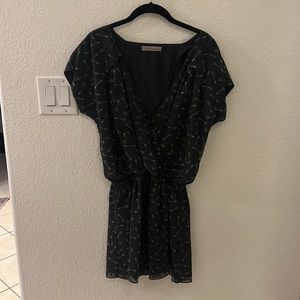 Arrow print mini dress. Deep v neck. BCBGeneration, size M.